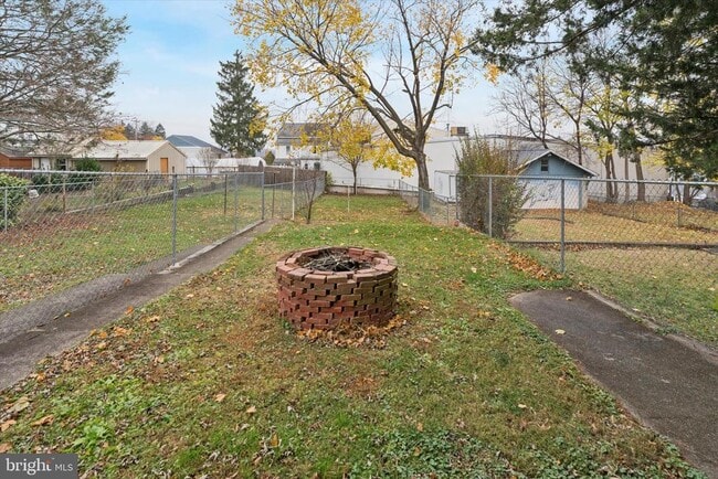 Building Photo - 429 Church St