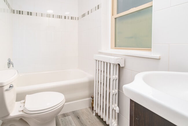 Building Photo - 428 N Park Blvd