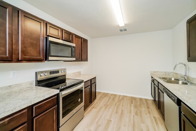 Building Photo - 10319 Clearwater Wy