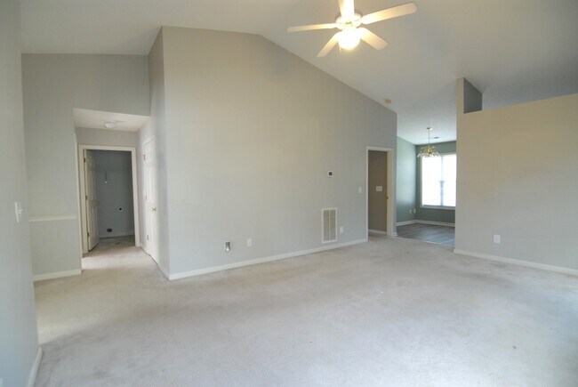 Building Photo - 800 Remount Ct