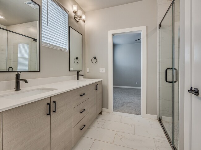 Building Photo - 13000 Maplewood Ave