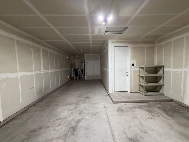 Building Photo - Luxury Single Story 3 Bedroom Plus Office / Sitting Room Recent Construction Available in Exclusi...