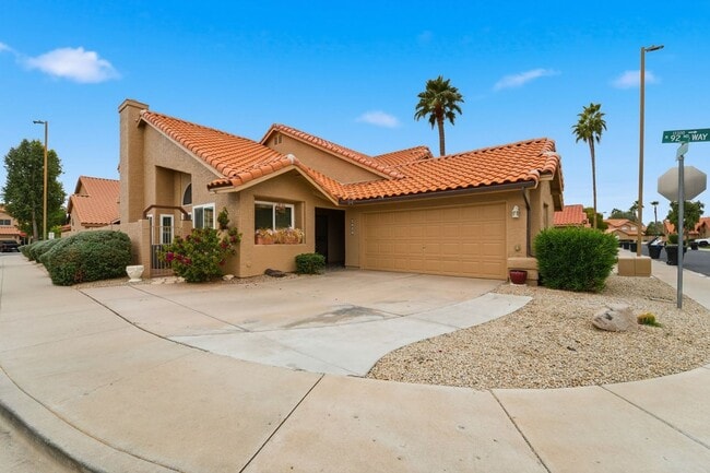 Building Photo - **COMING FEB 1st** Stylish Split-Floorplan Home in North Scottsdale