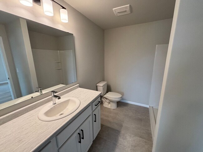 Building Photo - Stunning 3 Bed, 2 Bath New Build – 1,800 S...