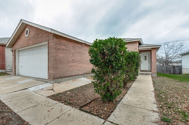 Building Photo - Charming 3/2/2 single-story home in highly desirable Westover Crossing