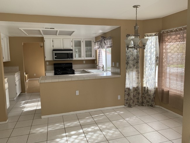 Kitchen with breakfast nook - 1501 Via Salerno