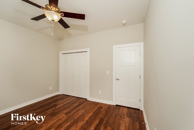 Building Photo - 7681 Cloverdell Dr