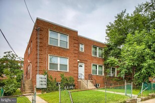 Building Photo - 406 Chaplin St SE