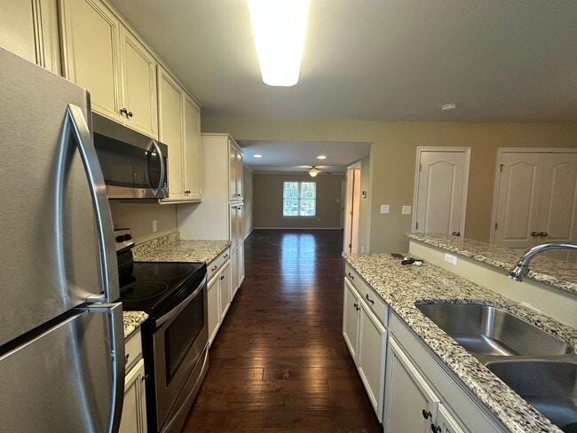 Building Photo - Tavern Grove Townhome in Campbell County-N...