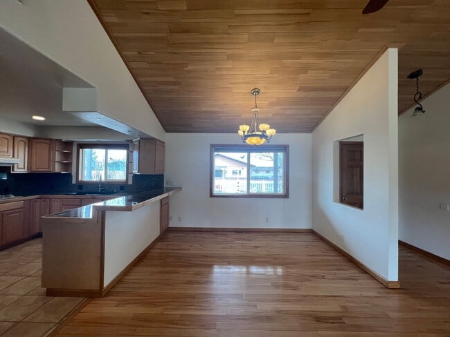 Building Photo - 3/2.5/2 Charming home in Minden!