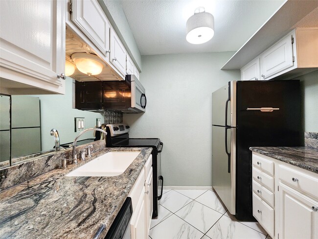 Building Photo - 1860 White Oak Dr