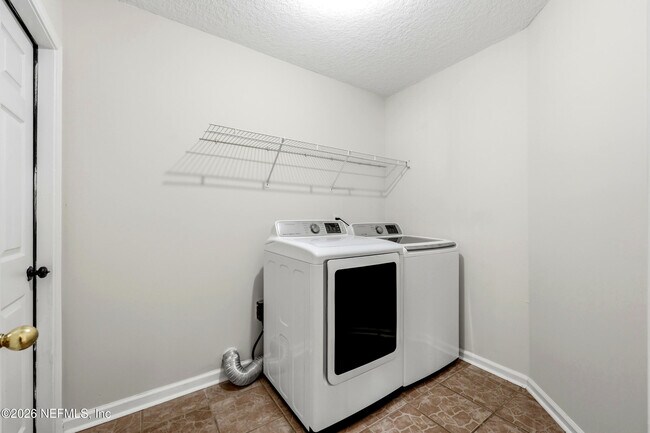 Building Photo - 2928 Waters View Cir