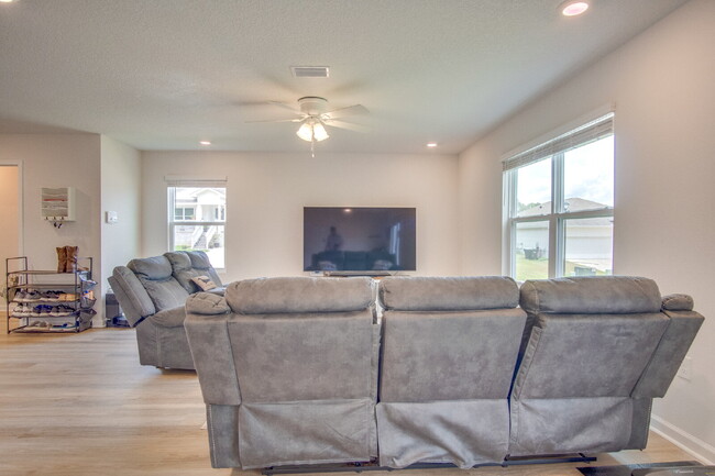 Building Photo - Spacious 4BR Home with 2-Car Garage Near M...
