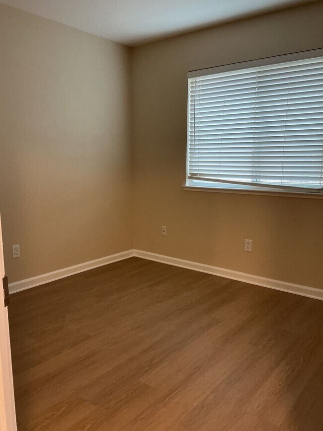 Building Photo - Great Location in Rocklin!