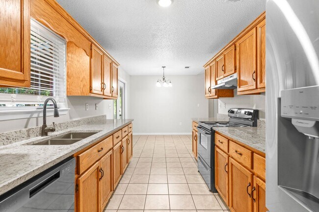 Building Photo - 502 Hyde Park Dr