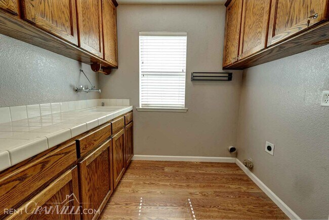 Building Photo - Granville Realty Rental Home
