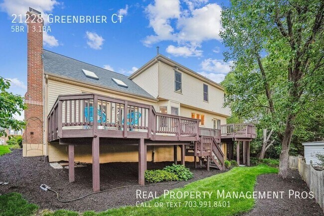 Building Photo - 21228 Greenbrier Ct