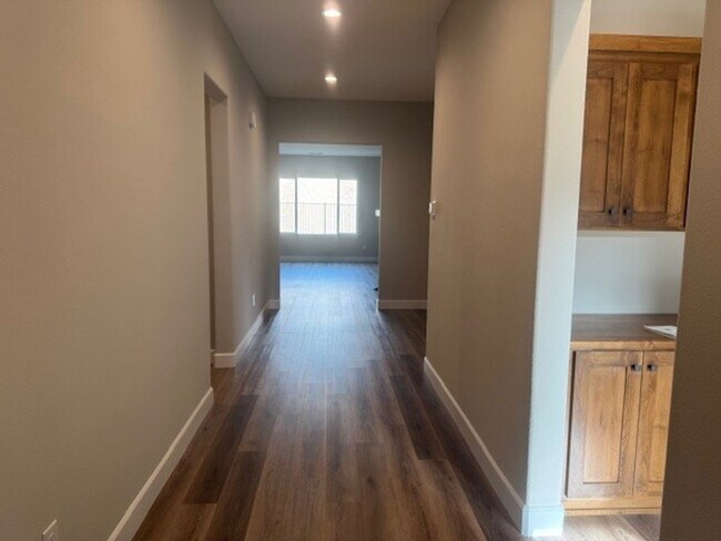 Building Photo - Newer Build Verdi Three Bedroom Home