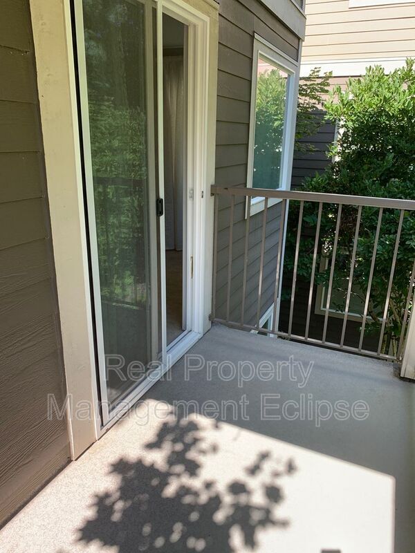 Building Photo - 700 Front St S