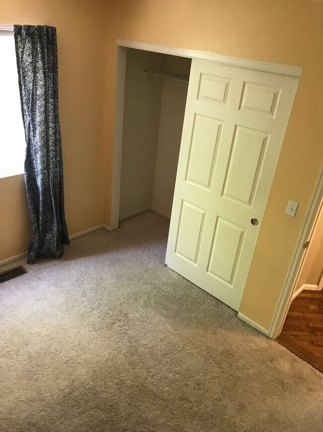 Building Photo - Available October 2025! 3 Bedroom 2 Bath SFH