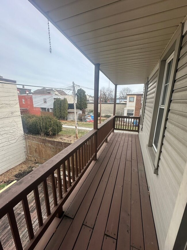 Building Photo - 218 S 6th St