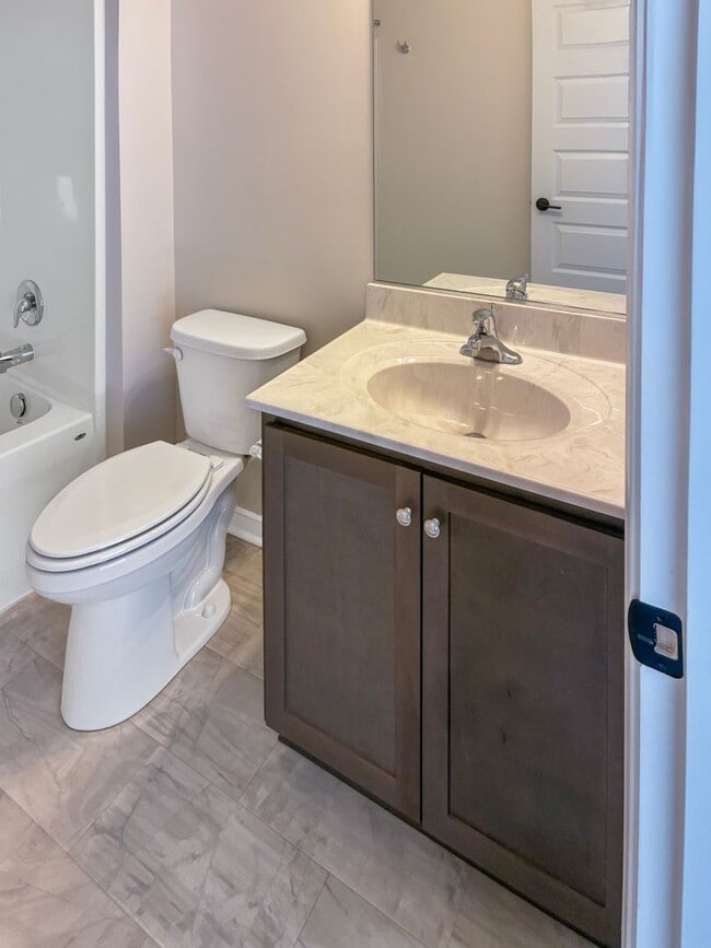 Building Photo - 4 Bedroom, 3.5 Bathroom in Magnolia Green