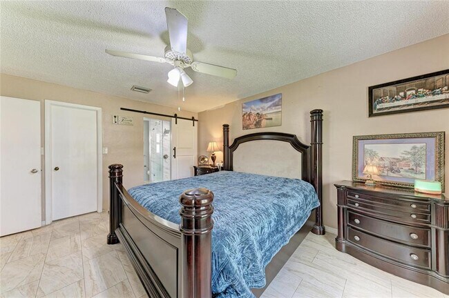 Building Photo - 1520 Sunnyhills Dr