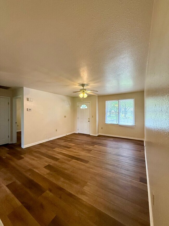 Building Photo - 1555-MF2-E4