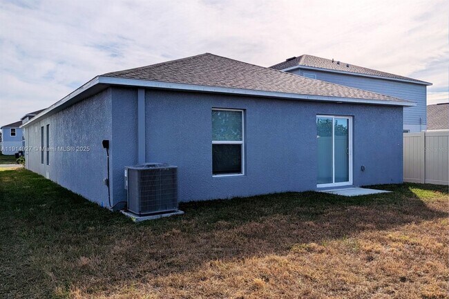 Building Photo - 2175 Chris Dr