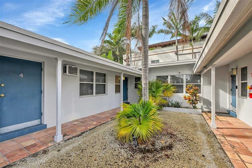 Building Photo - 1021 NE 2nd St