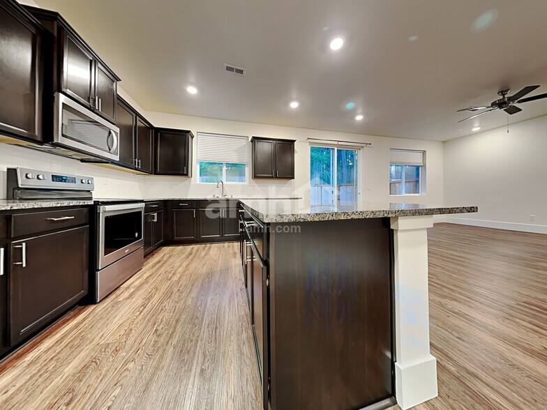 Building Photo - 9294 Shootingstar St SE