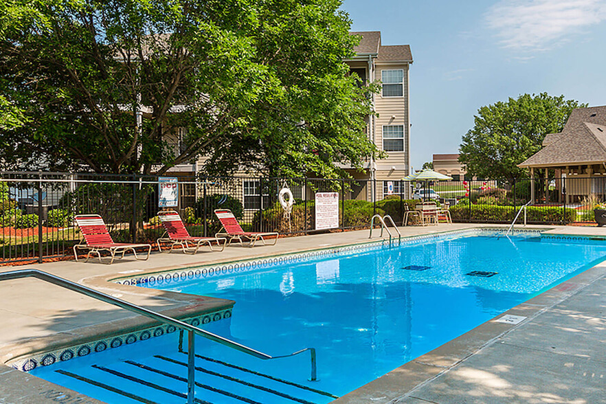 Swimming Pool - Cambury Hills Apartments