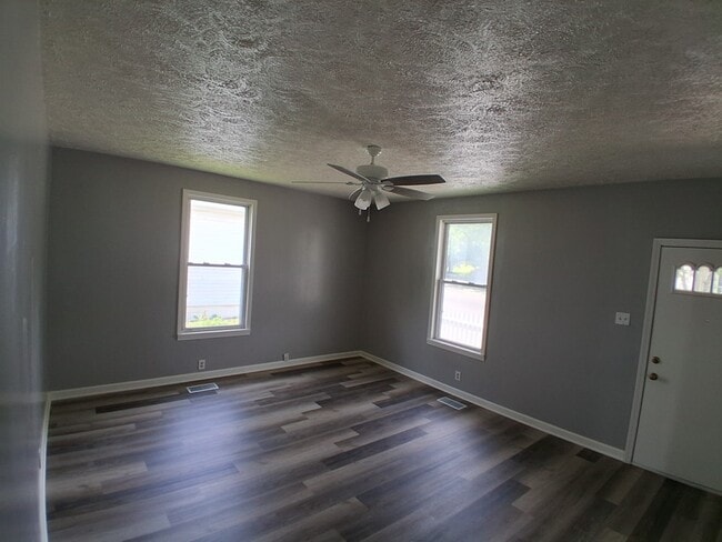 Primary Photo - 225 W 3rd St