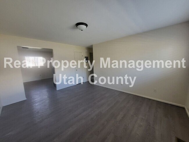 Building Photo - 1052 Ellen Cir