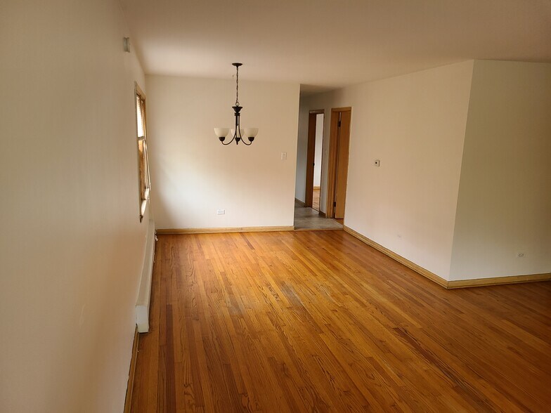 Building Photo - 5452 W Addison St