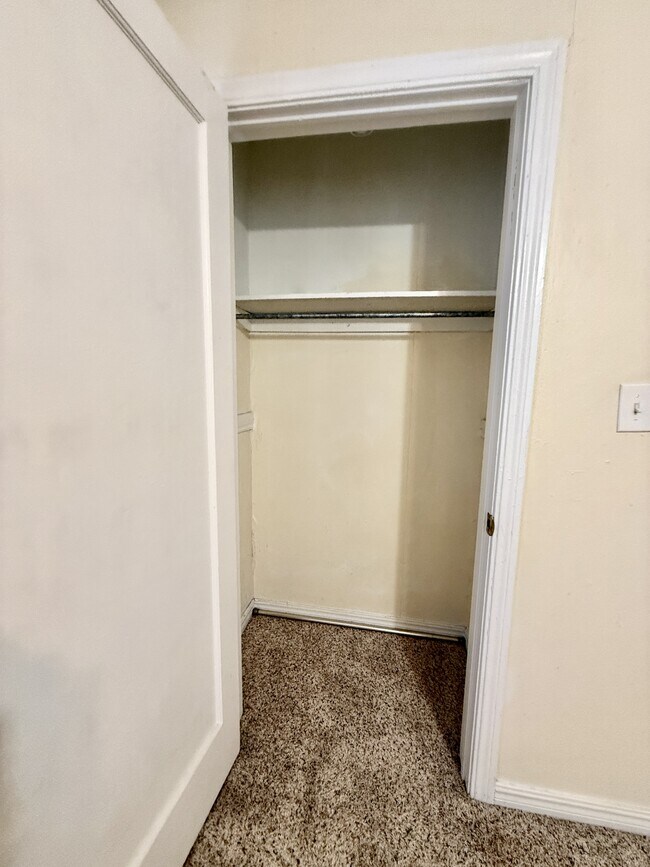 Building Photo - 709 11th Ave NW