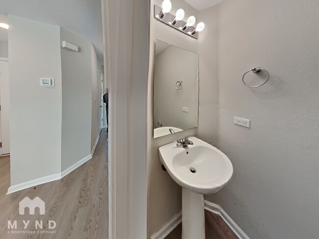 Building Photo - 758 Henley Ct