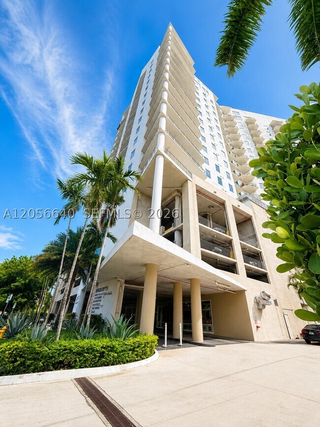 Building Photo - 10 SW South River Dr