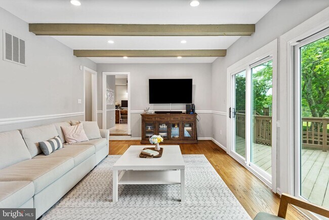 Building Photo - 1 Glenhurst Ct