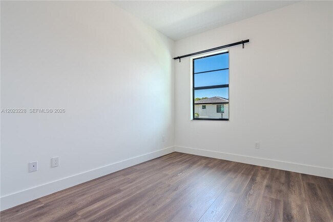 Building Photo - 1427 SW 23rd St