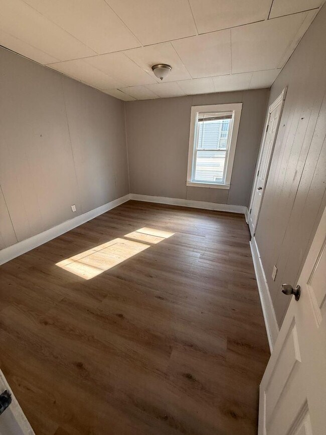 Building Photo - 273 Grafton St