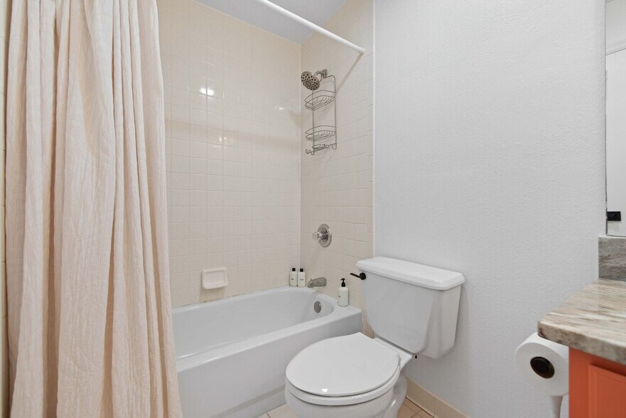 Building Photo - 200 Sandestin Ln