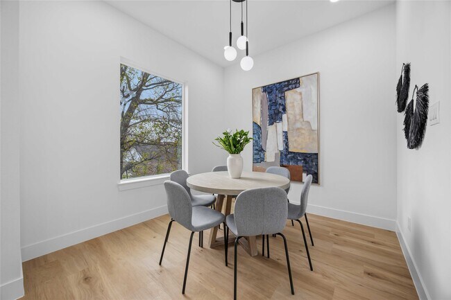 Building Photo - 2010 Yates St