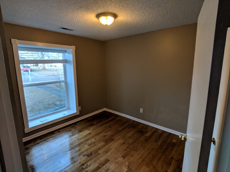 Bedroom - 101 Vistawood Ct