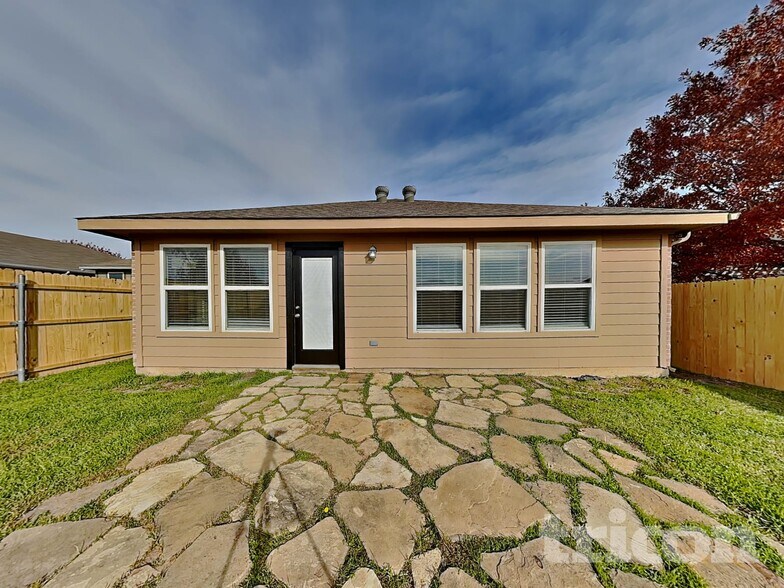 Building Photo - 5817 Parkview Hills Ln