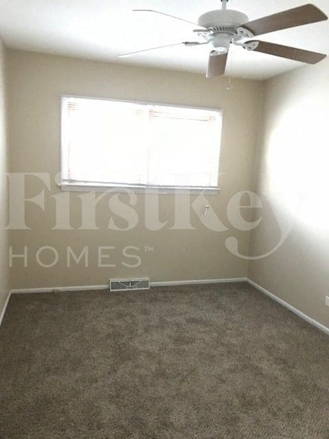 Building Photo - 701 E 162nd Pl