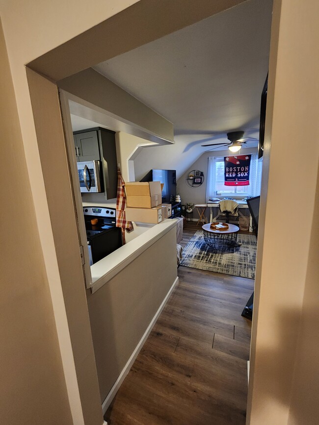 Kitchen nook/half wall into living room - 79 Pacecrest Ct