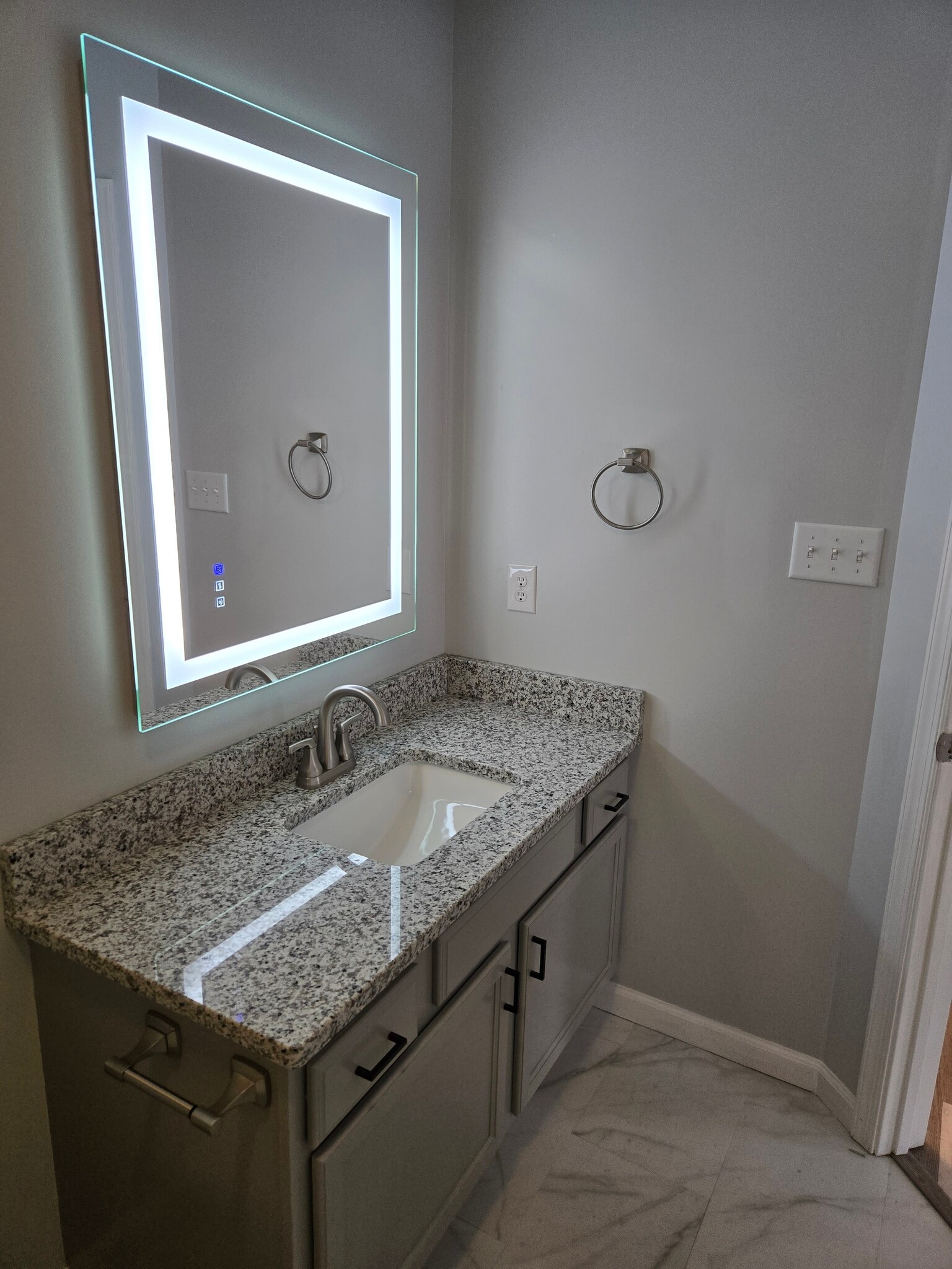 Hall Bath - 59 Sopwith Way