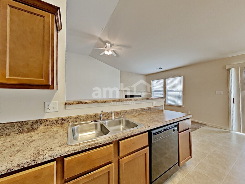 Building Photo - 975 Donington Cir