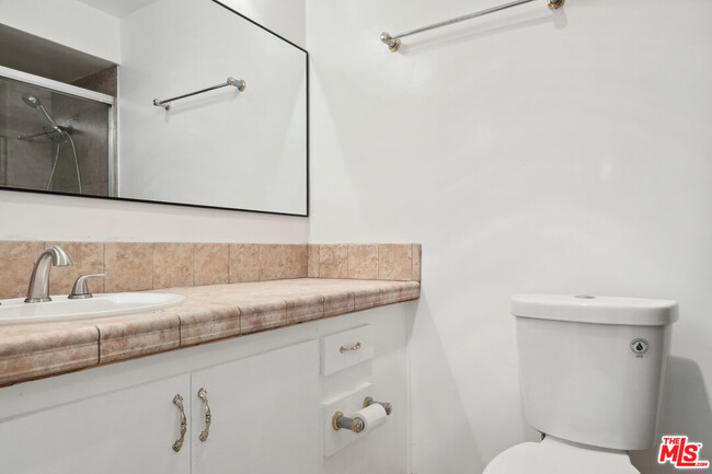 Building Photo - 6515 Green Valley Cir